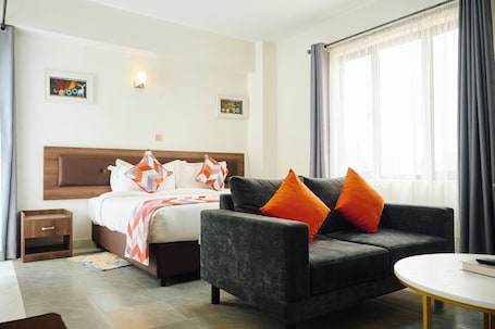Executive Room | Desk, laptop workspace, free WiFi. Eliper Hotel