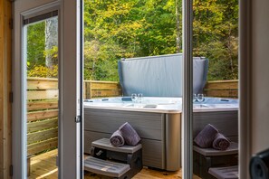 Interior - Cozy cabin minutes from restaurants & entertainment and surrounded by nature. (Sevierville)