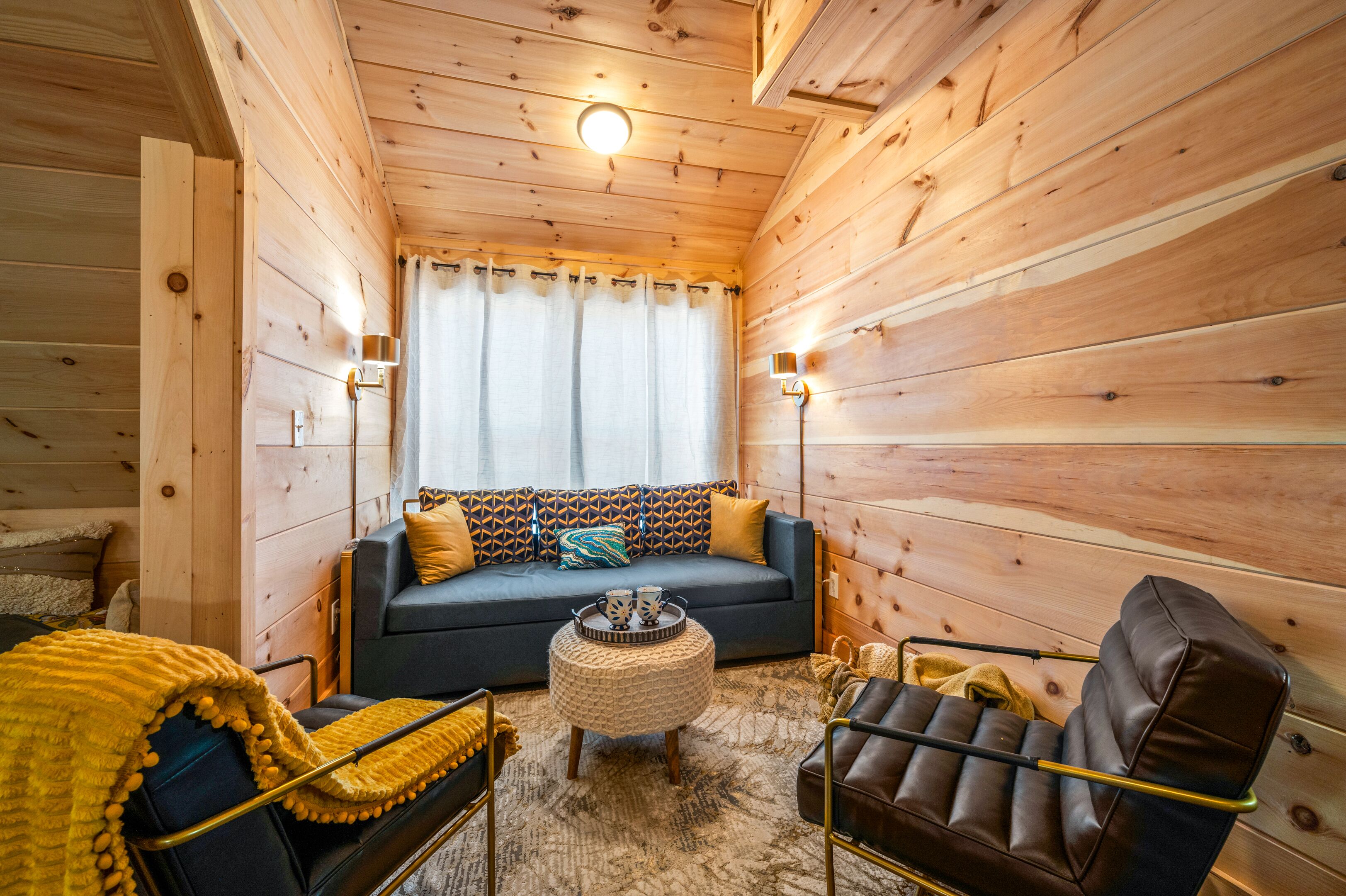 Smart TV, caminetto, videogiochi