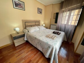 3 bedrooms, iron/ironing board, travel cot, free WiFi