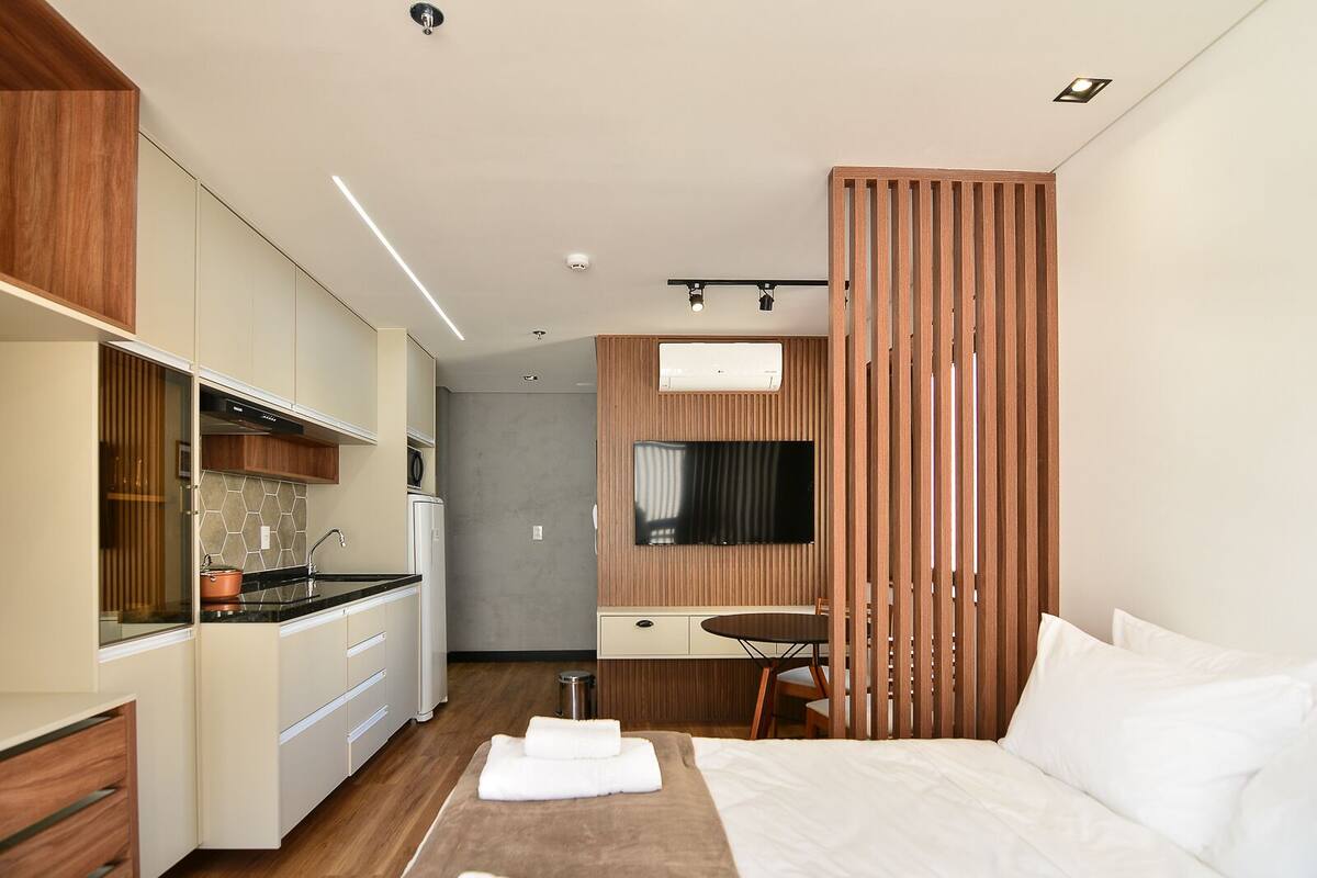 Apartamento Design 410 | Premium bedding, desk, laptop workspace, WiFi (free)