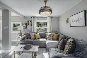 TV, video games - *New Listing* The Blue Heron (Clearwater)