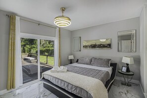 5 bedrooms, iron/ironing board, free WiFi, bed sheets - *New Listing* The Blue Heron (Clearwater)