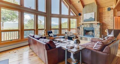 Wild View Lodge, Picturesque mountain escape, Hot Tub, Spacious living room