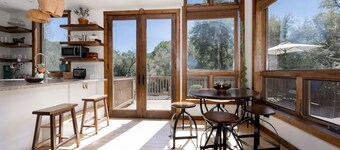 Riverside Retreat Aztec -Tiny Home on the Animas River. 30 minutes to Durango! 