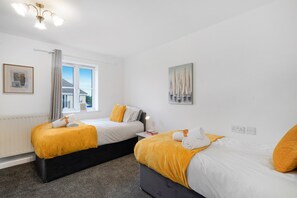 3 chambres, fer et planche à repasser, lit parapluie, Wi-Fi