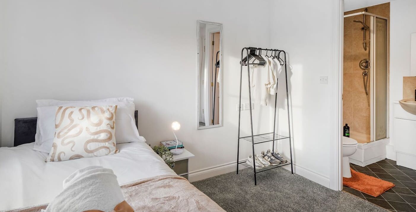 3 bedrooms, iron/ironing board, travel crib, WiFi