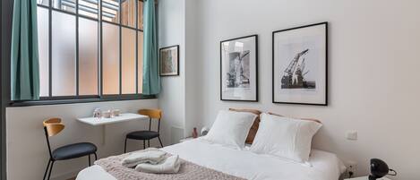 Silitysrauta/-lauta, ilmainen Wi-Fi, vuodevaatteet