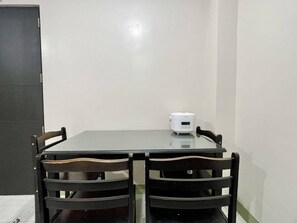 Apartment | Dining