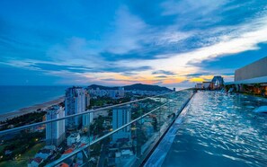 Outdoor pool, open 6:00 AM to 9:00 PM, pool umbrellas, pool loungers - The Song Vita's Apartment (Ho Chi Minh City)