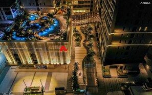 住宿正面 - 傍晚/夜晚