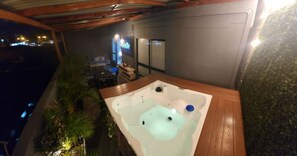 Baignoire à remous extérieure