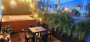 屋外ダイニングエリア