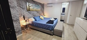 3 soverom, safe på rommet, skrivebord og strykejern/-brett