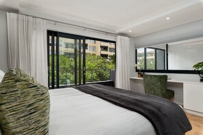 2 bedrooms, iron/ironing board, WiFi, bed sheets - Luxury Loft Apartment in Sea Point (Cape Town)