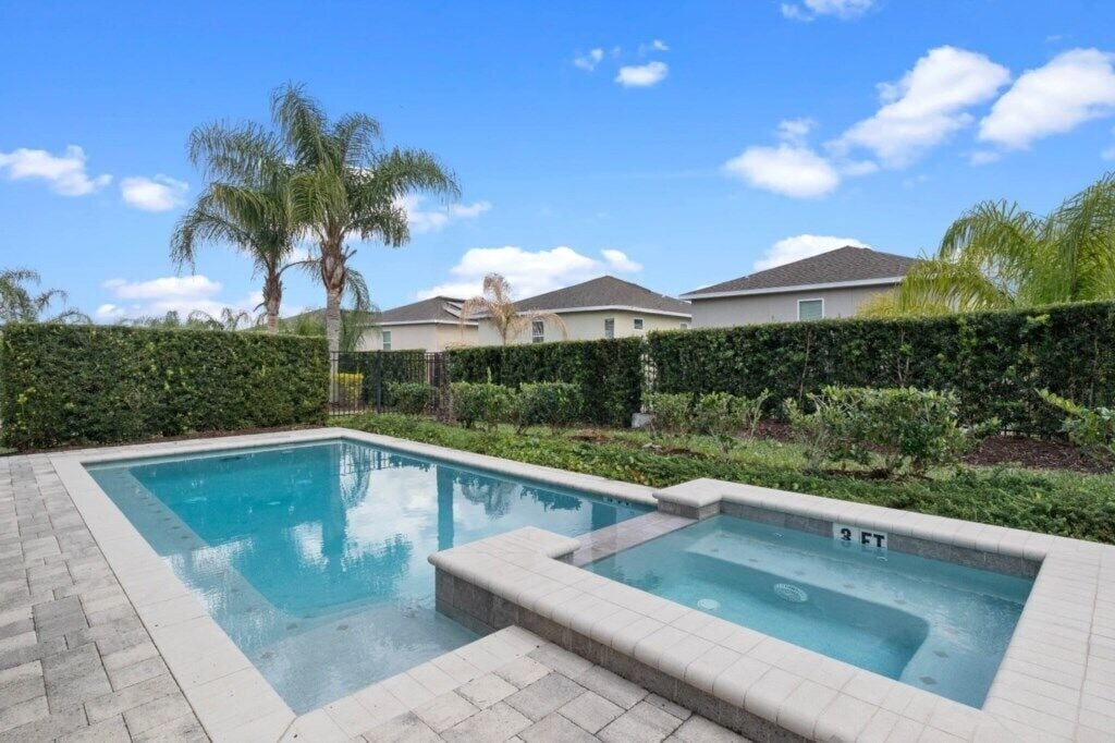 Een verwarmd zwembad