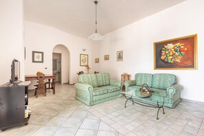 Apartment | Living area | Flat-screen TV - 3388 Scali di Leuca by Barbarhouse (Castrignano del Capo)