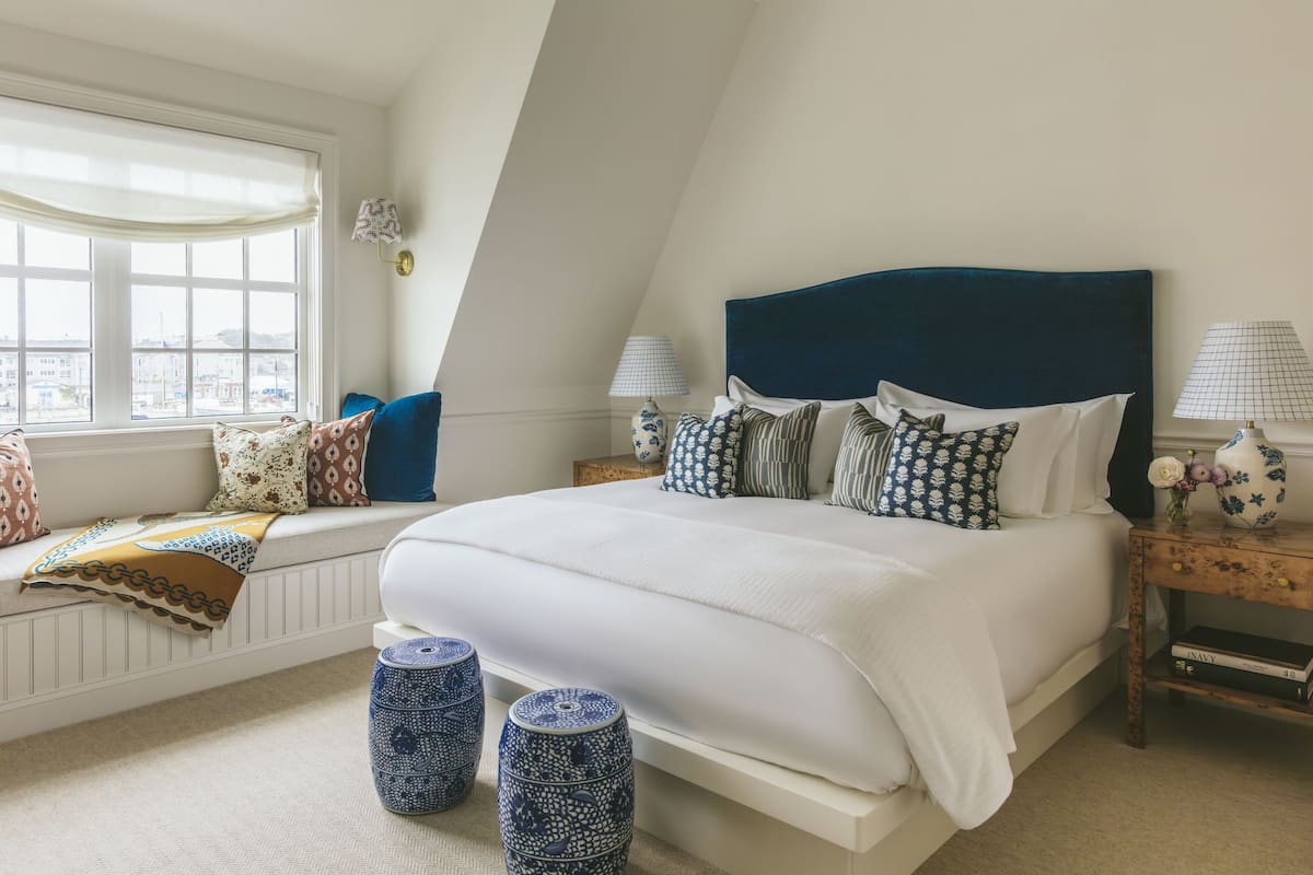尊贵客房, 1 张特大床 (Premier Guestroom) | 高档床上用品、羽绒被、迷你吧、客房内保险箱