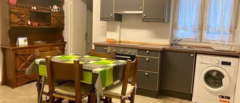 雪櫃、微波爐、焗爐、爐具