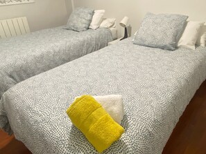 2 bedrooms, iron/ironing board, free WiFi, bed sheets - Acogedor Piso Junto a la ría de Bilbao (Altzaga)