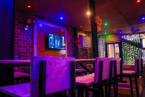 Bar (on property) - MT DELUXE HOTEL ASABA (Asaba)