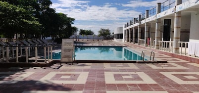 Etranger Resorts