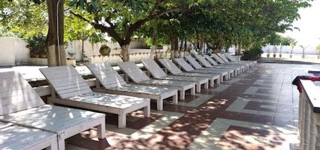 Exterior. Etranger Resorts