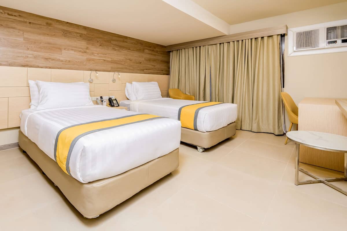 Superior Room, 2 Twin Beds, Non Smoking | Minibar, in-room safe, individually furnished, desk
