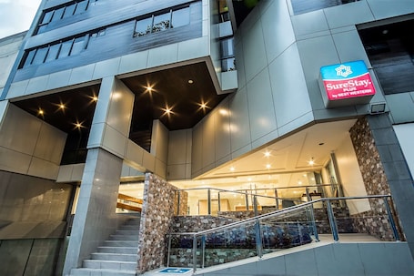 Außenbereich. Surestay Plus By Best Western Cebu City