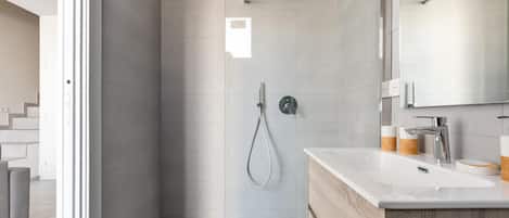 Apartment | Bathroom