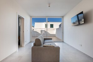 Apartment | Living room | Flat-screen TV