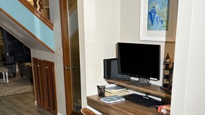 A home office with a wooden desk, computer, and chair. - Steps to Lake Erie near Lakeside & Port Clinton - Private Hot Tub & Recreation (Lakeside Marblehead)