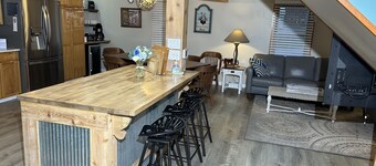 Steps to Lake Erie near Lakeside & Port Clinton - Private Hot Tub & Recreation