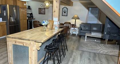 Steps to Lake Erie near Lakeside & Port Clinton - Private Hot Tub & Recreation