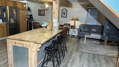 Steps to Lake Erie near Lakeside & Port Clinton - Private Hot Tub & Recreation