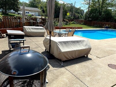 Steps to Lake Erie near Port Clinton- Private Hot Tub, Seasonal Pool, Recreation