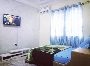 In-room safe, individually decorated, individually furnished - Accra Royal Hotel (Accra)