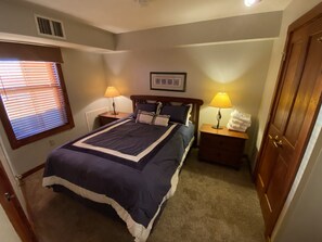 1 bedroom, iron/ironing board, free WiFi, bed sheets - Snowshoe Village SLEEPS 6- Rimfire Lodge, Ski-In/Out, 1-Bedroom "PLUS" Condo (Cass, West Virginia.)