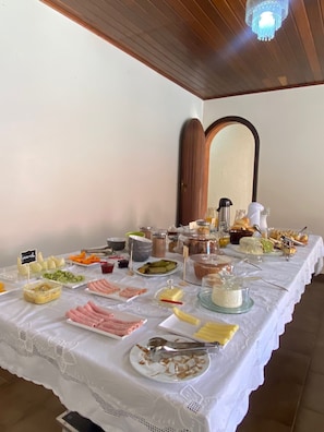 Tägliches inbegriffenes Frühstücksbuffet