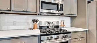 Fayetteville Home Luxury Living Walk to University of Arkansas