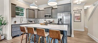 Fayetteville Home Luxury Living Walk to University of Arkansas