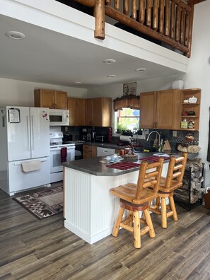 Frigorífic, microones, forn i placa de cuina