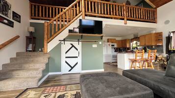 Smart TV, chimenea y futbolito