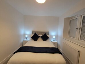 2 bedrooms, iron/ironing board, free WiFi, bed sheets - Impeccable 2-bed House in Milton Keynes (Milton Keynes)