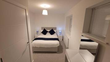 House | 2 bedrooms, iron/ironing board, free WiFi, bed sheets