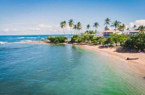 6 guests, 4 min Walk to Private Beach, casino, bowling alley and much more ! 
