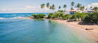6 guests, 4 min Walk to Private Beach, casino, bowling alley and much more ! 
