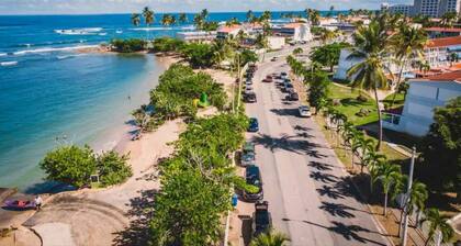 6 guests, 4 min Walk to Private Beach, casino, bowling alley and much more !