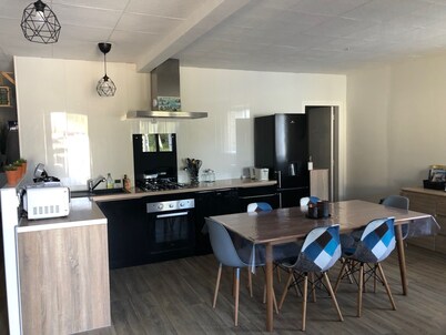 Grange Bretonne Rénovée - 7 Pers - 2 Chambres. Port a 200m