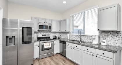 Amazing 4-BR Oasis With Pool & Backyard Bliss